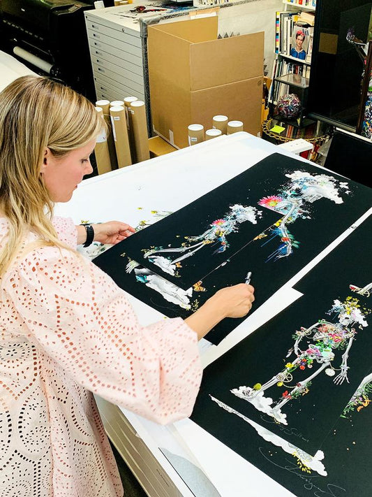 Kristjana Williams | Ad Moldu Skaltu Verda - Still Skeleton Black